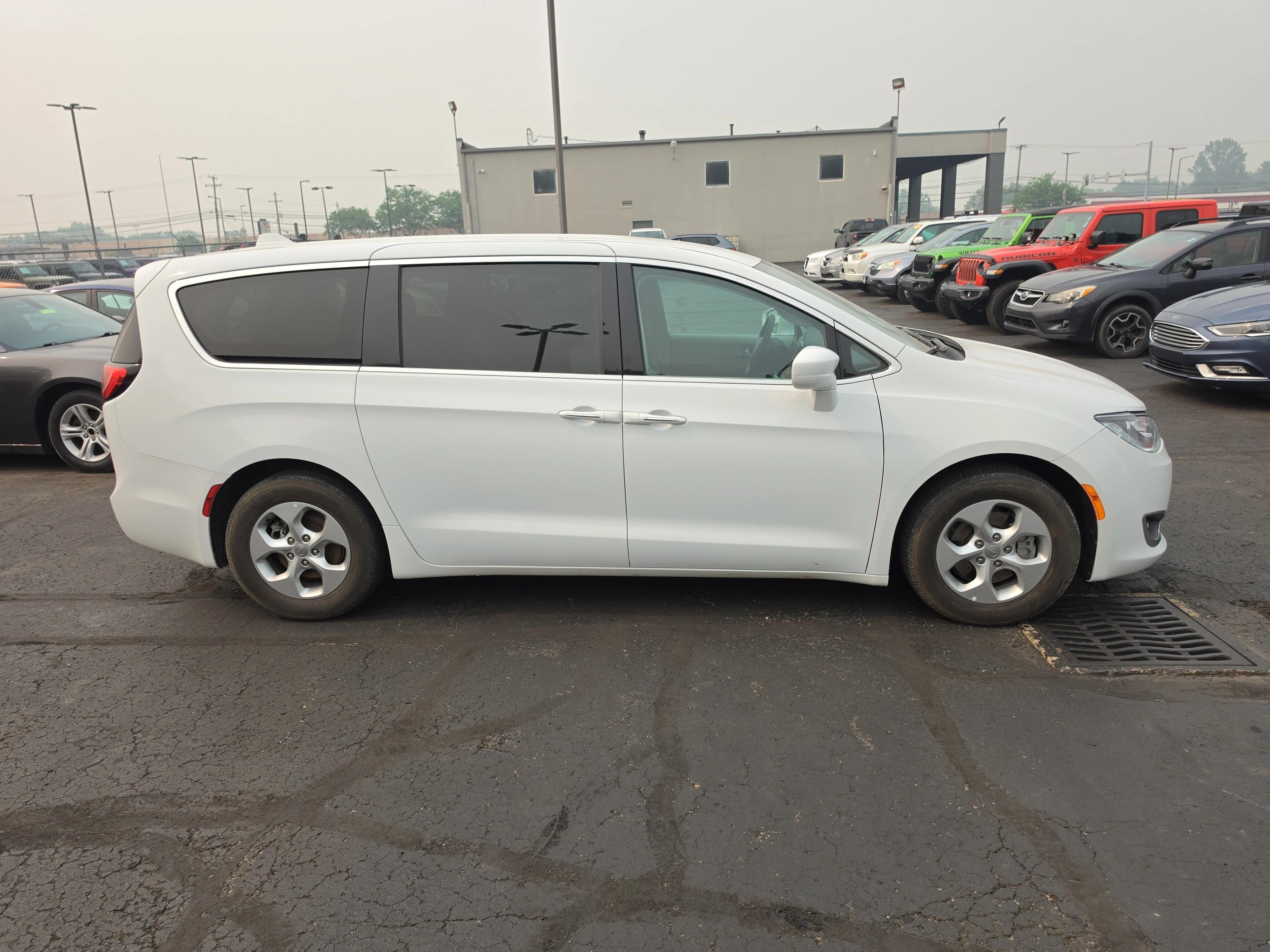 chrysler pacifica hybrid 2018 2C4RC1H7XJR355223 image chrysler pacifica hybrid 2018 2C4RC1H7XJR355223 image